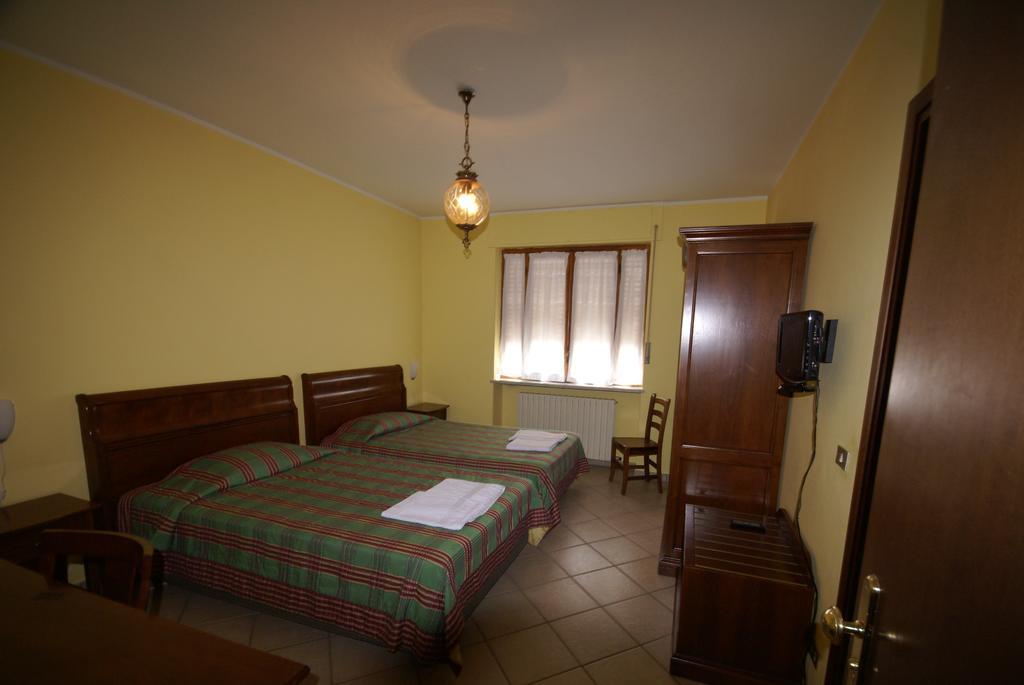 Hotel Londra Acceglio Buitenkant foto